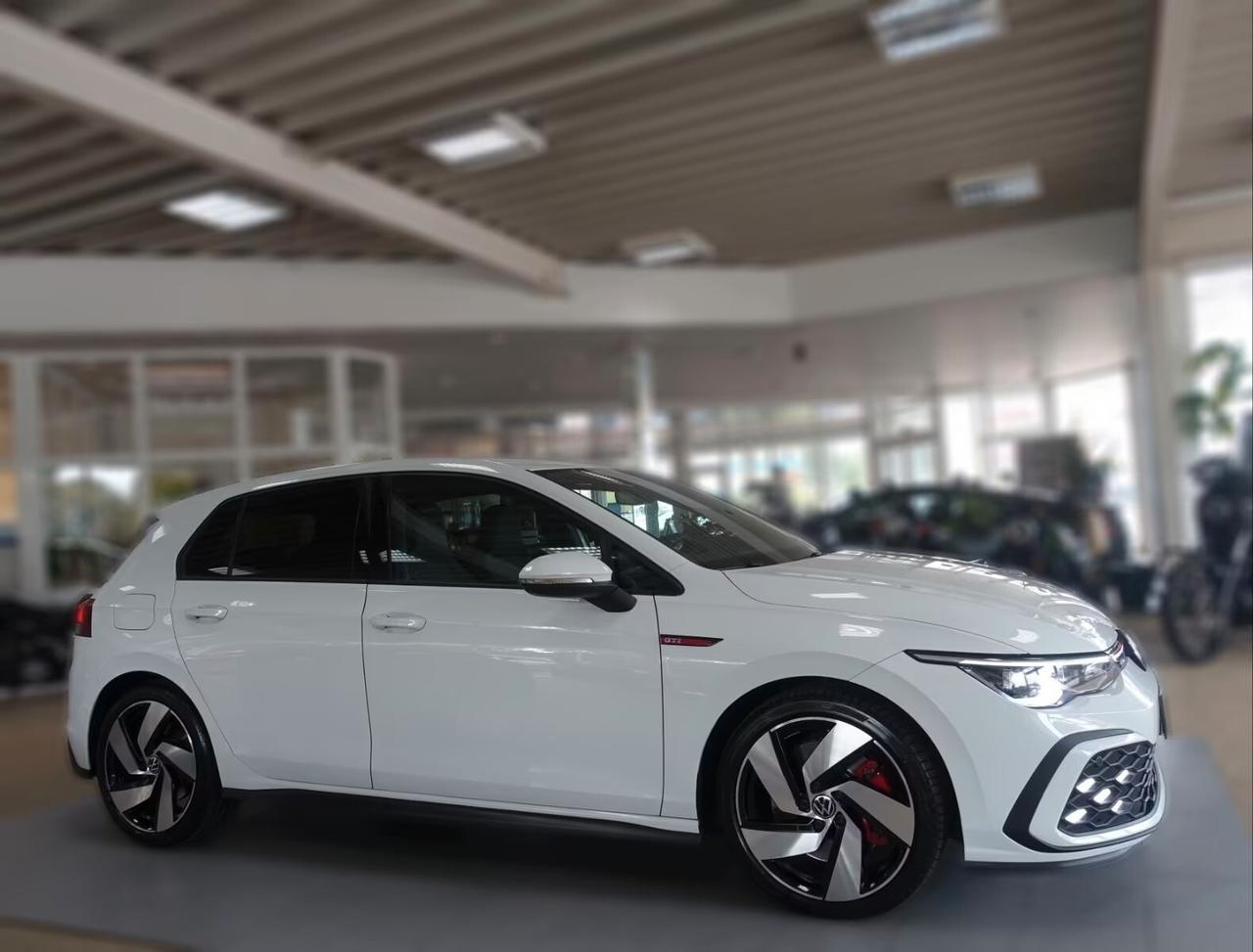Volkswagen Golf 8 GTI 2.0 TSI DSG RETROC/FENDI/
