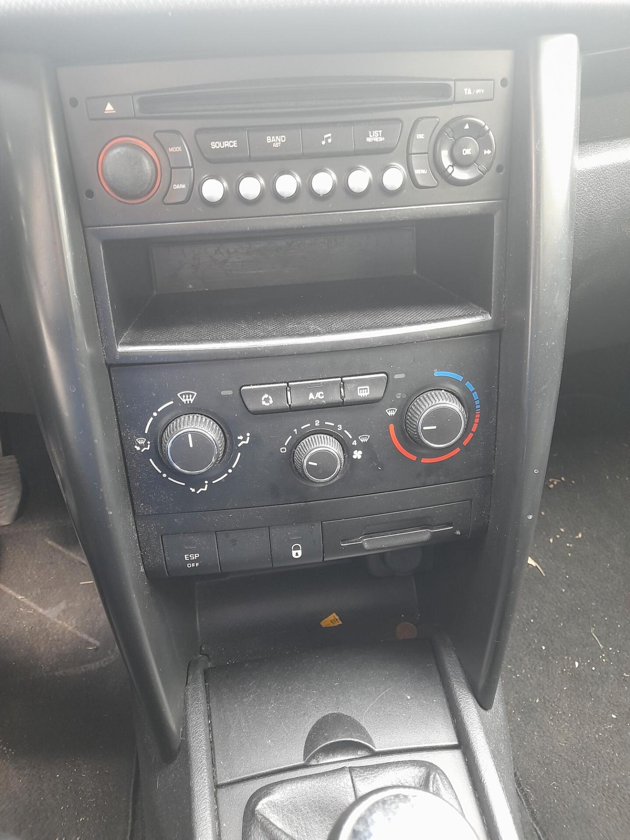 Peugeot 207 1.4 8V 75CV 5p. X Line