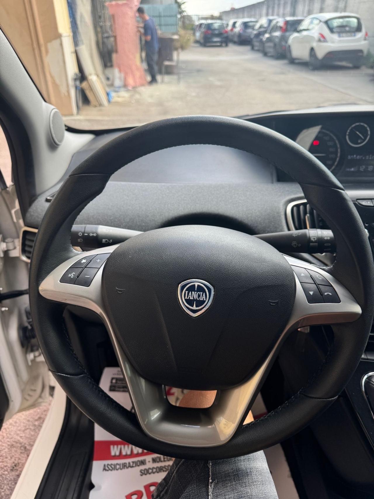 Lancia Ypsilon 0.9 TwinAir 85 CV 5 porte Metano Ecochic Gold