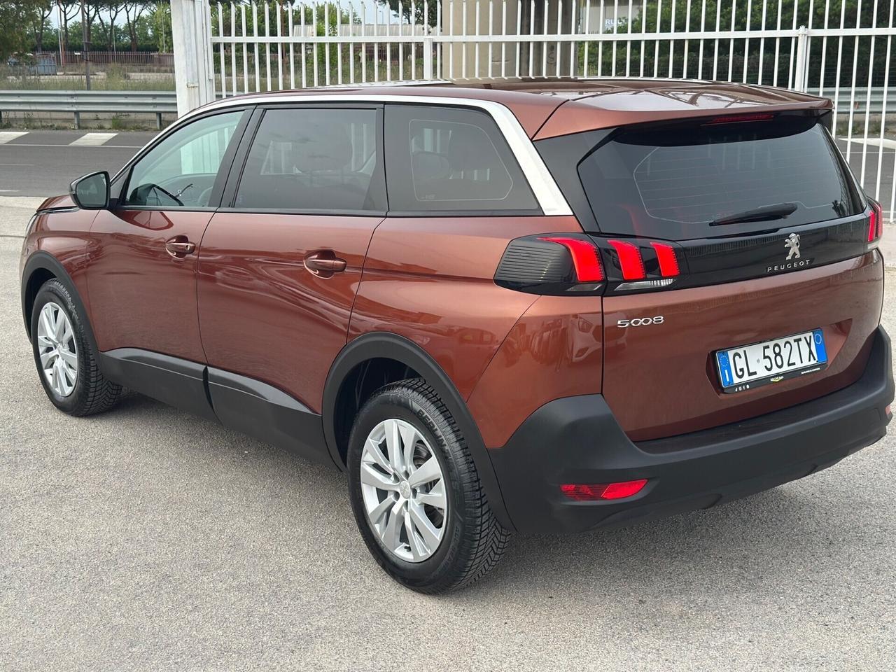 Peugeot 5008 2023 1.5 130 Pack !Soli 48 Mila Km!