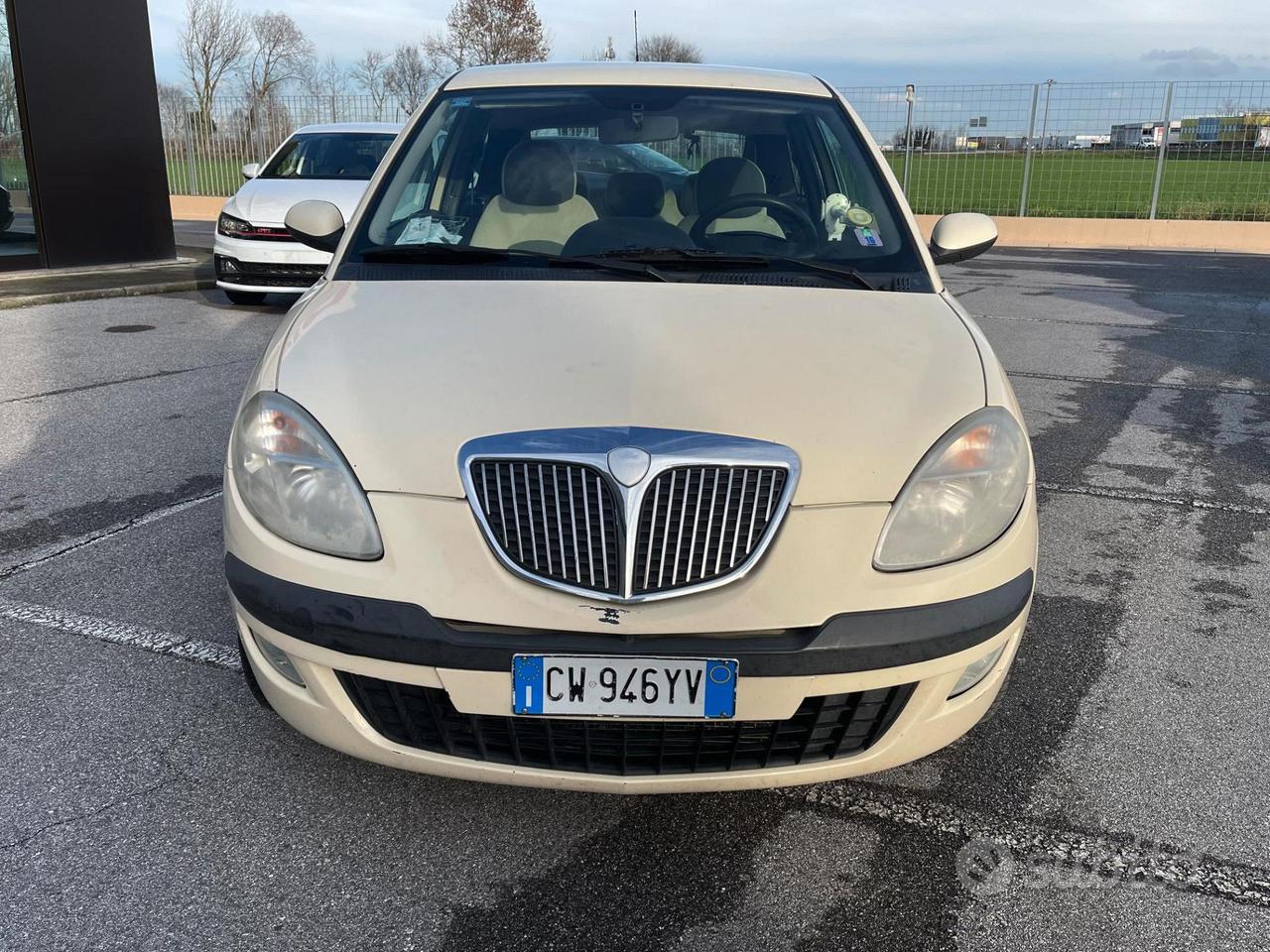 Lancia Ypsilon 3 Porte Ypsilon 1.2 16v Argento GPL