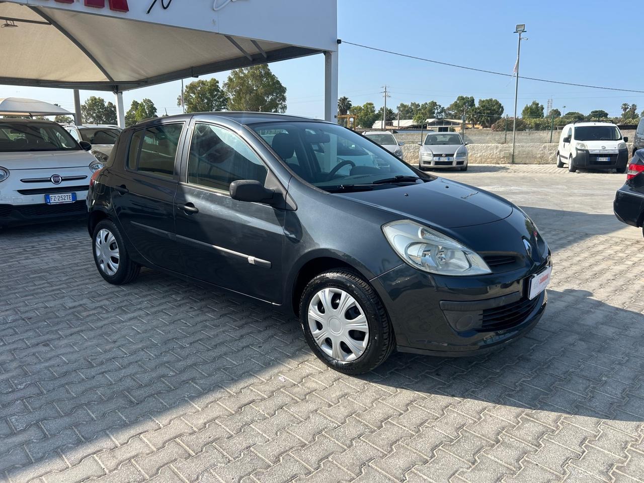 Renault Clio Storia 1.2 16V 5 porte Dynamique