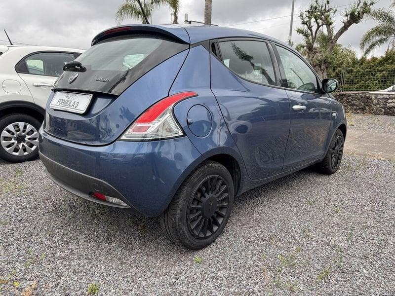 Lancia Ypsilon 1.0 FireFly 5 porte S&S Hybrid Silver