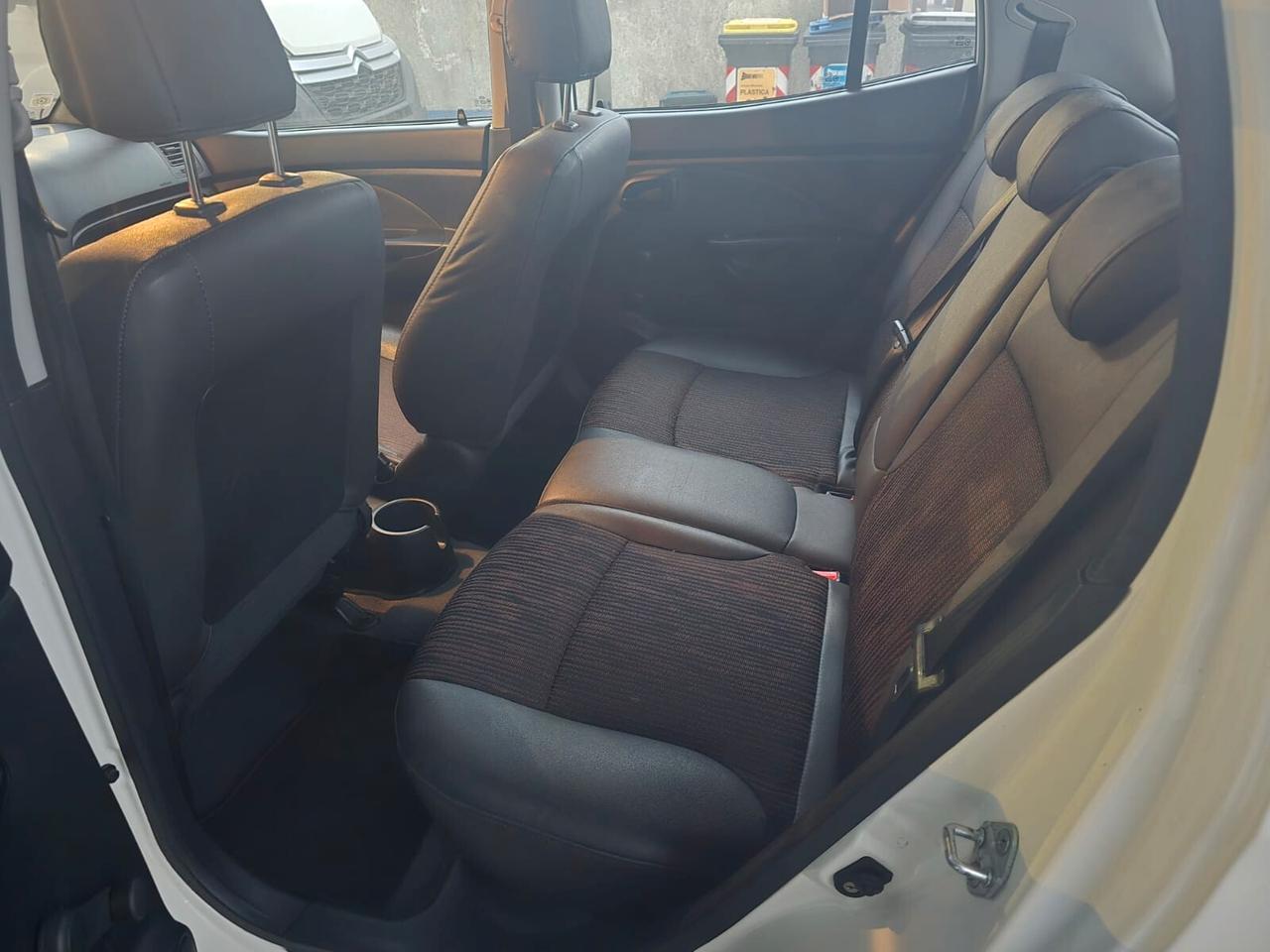 Kia Picanto 1.0 12V Town Bi-Fuel rate 99,00