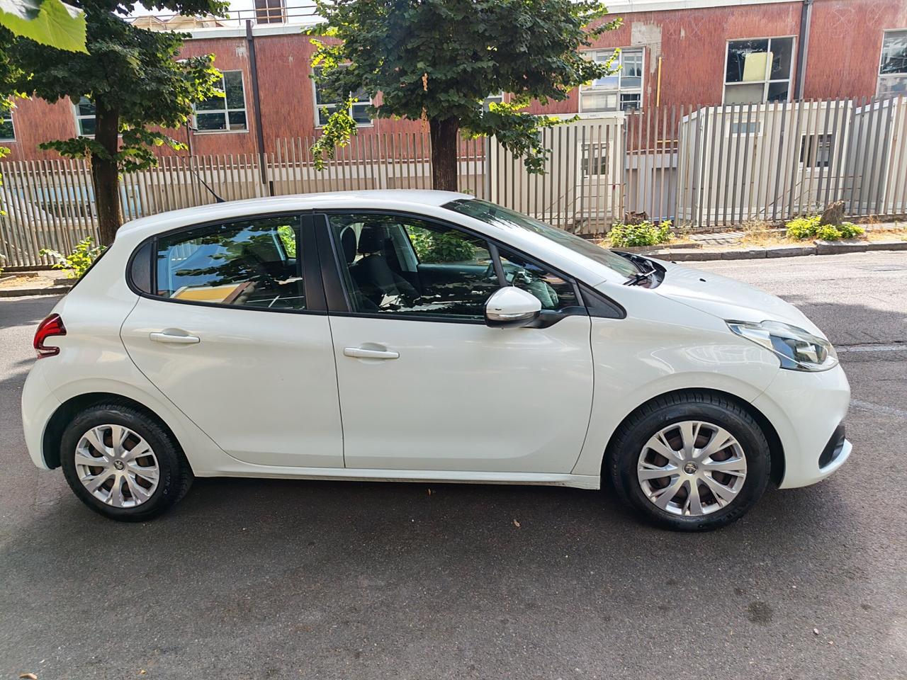 Peugeot 208 BlueHDi 75 5 porte Allure - GARANZIA - IVA ESPOSTA