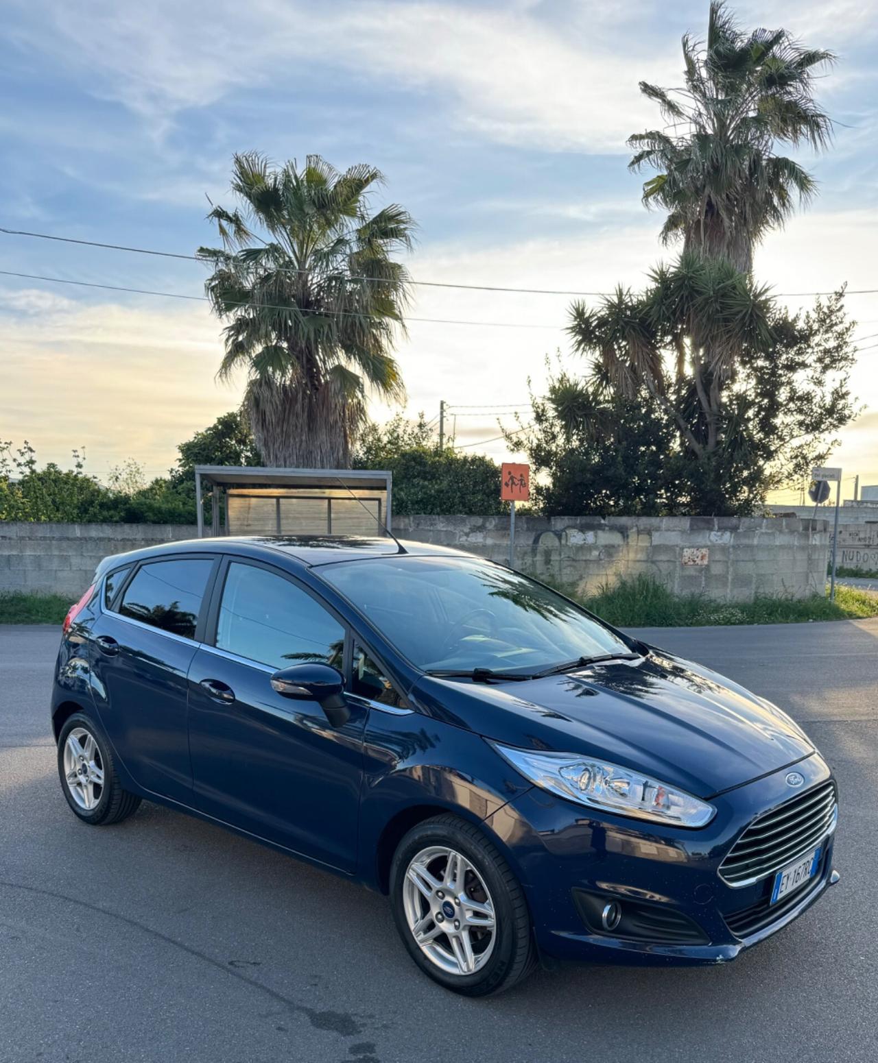 FORD FIESTA 1.5 DIESEL BLACK E WHITE EDITION 2015