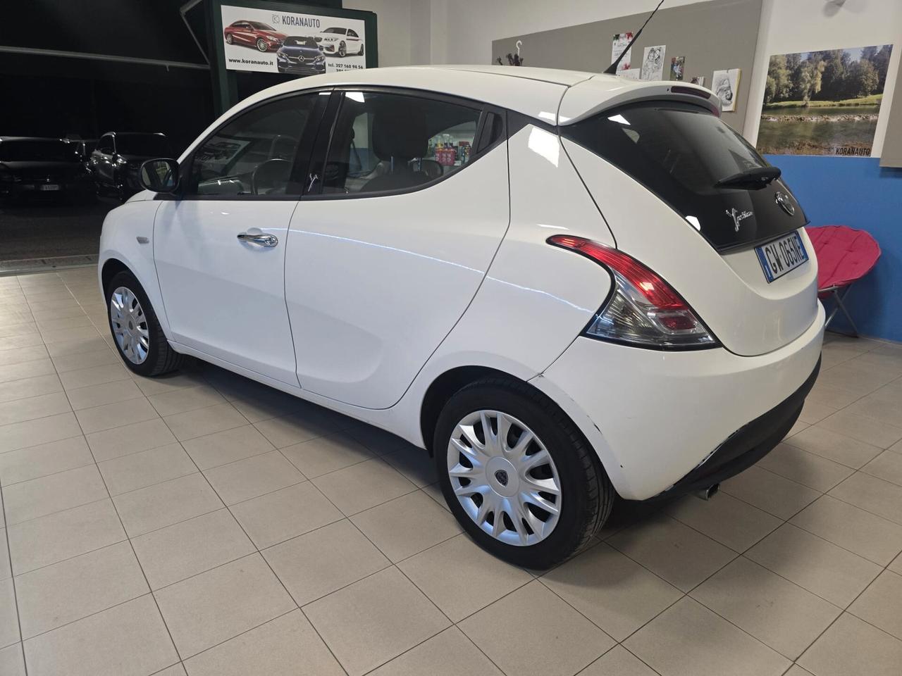 Lancia Ypsilon 1.2 69 CV 5 porte Platinum