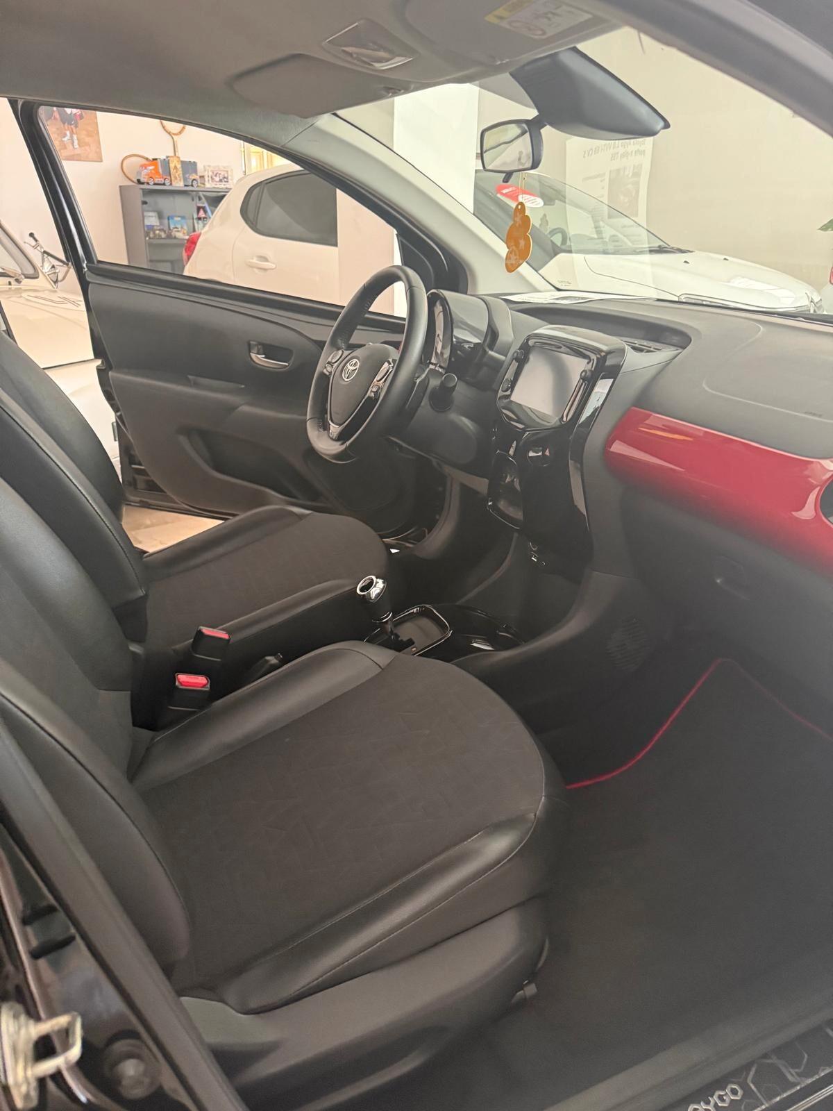 Toyota Aygo Connect 1.0 VVT-i 69 CV 5 porte x-play TSS