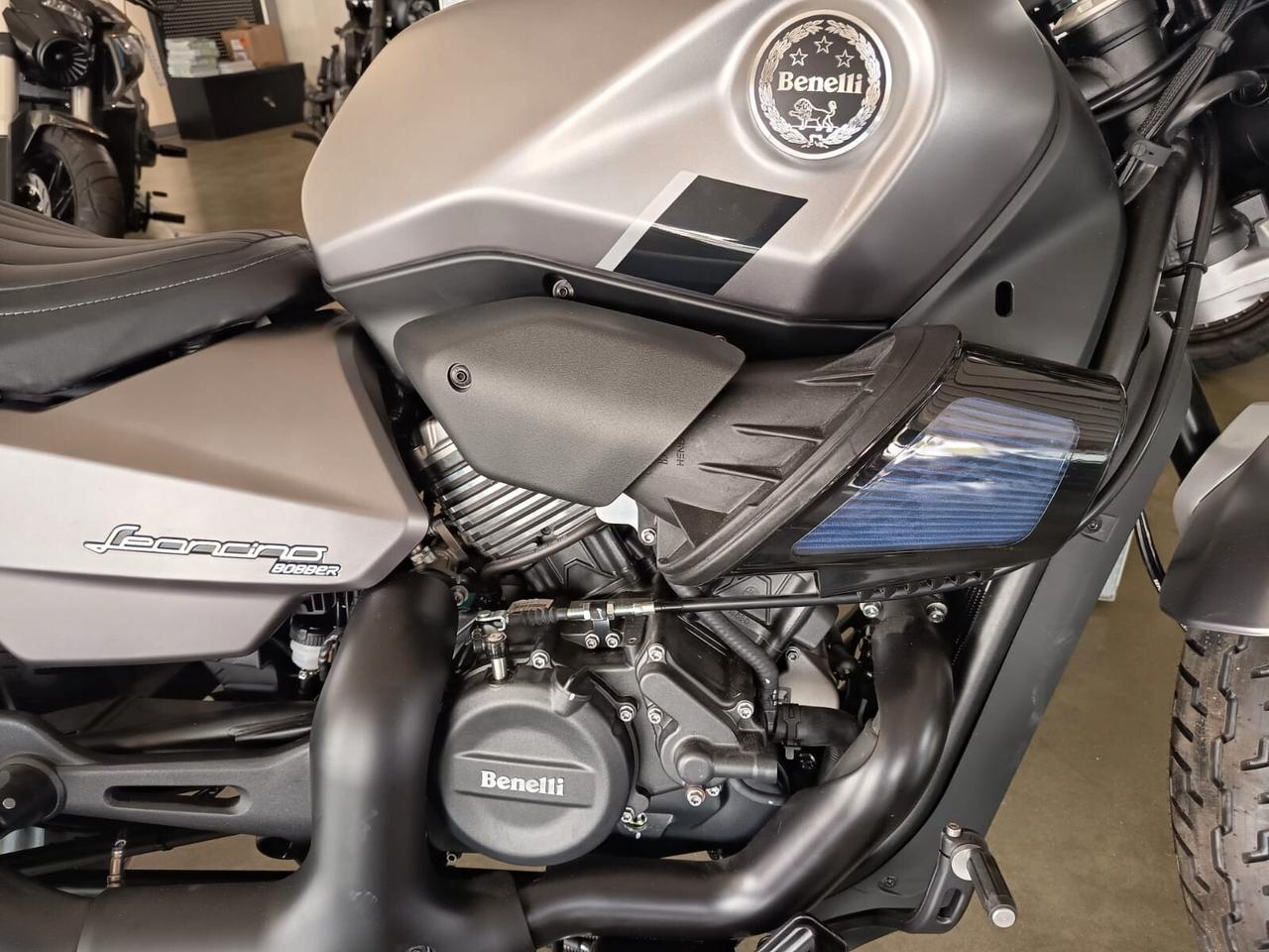 Benelli Leoncino 400 BOBBER