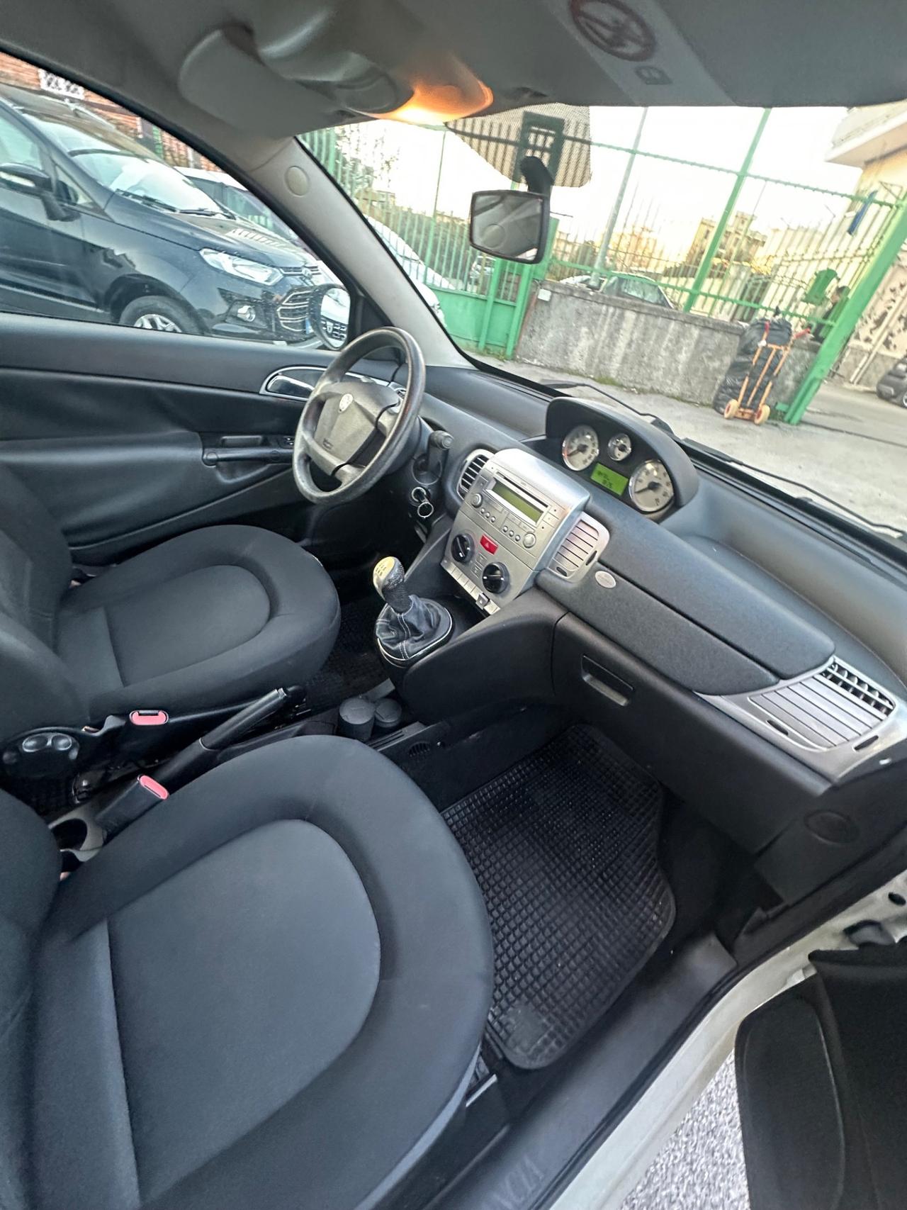 Lancia Ypsilon 1.3 MJT 75 CV Platinum