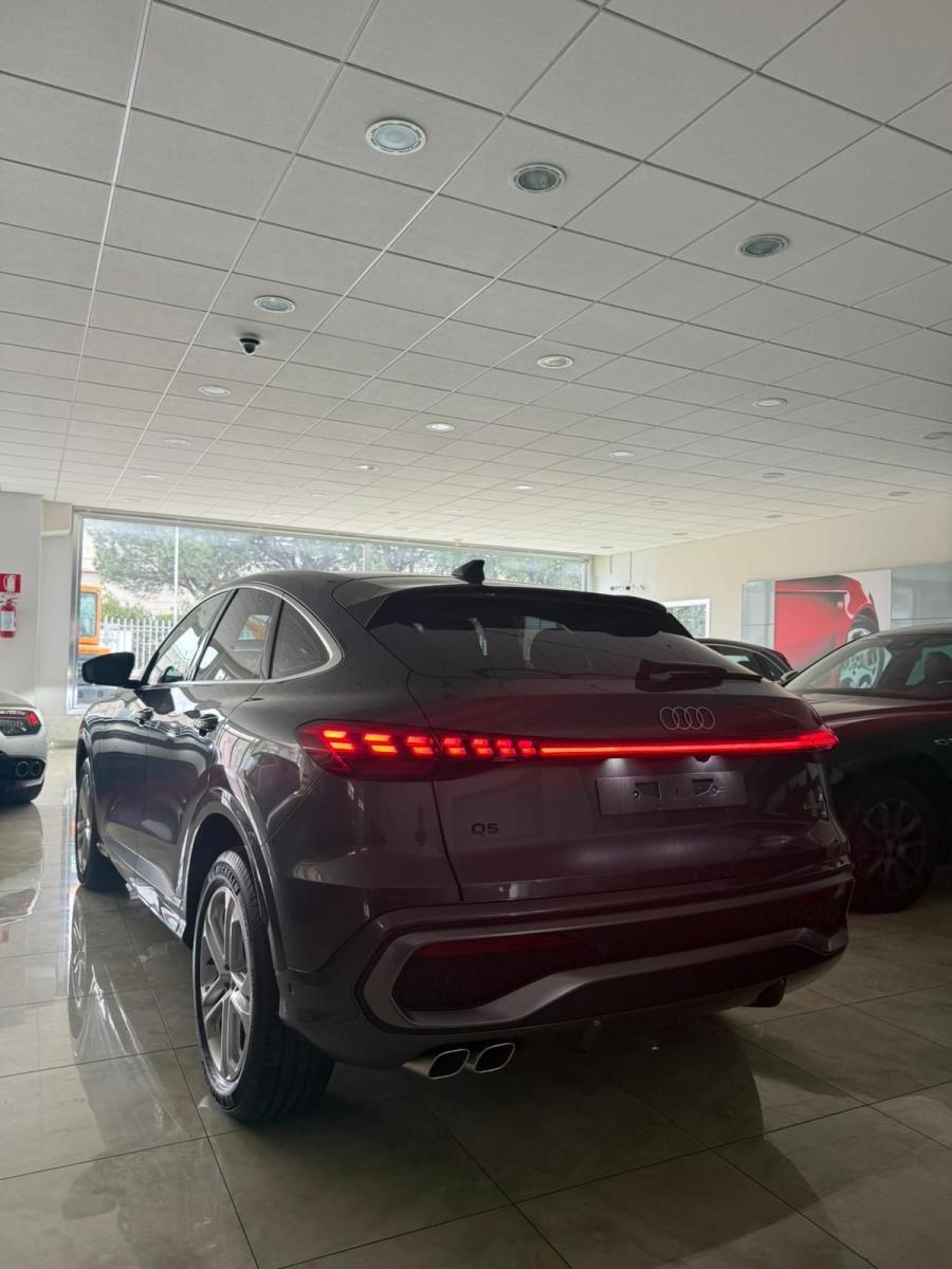 AUDI - Q5 - 40 TDI 204CV qu. S tr. S line