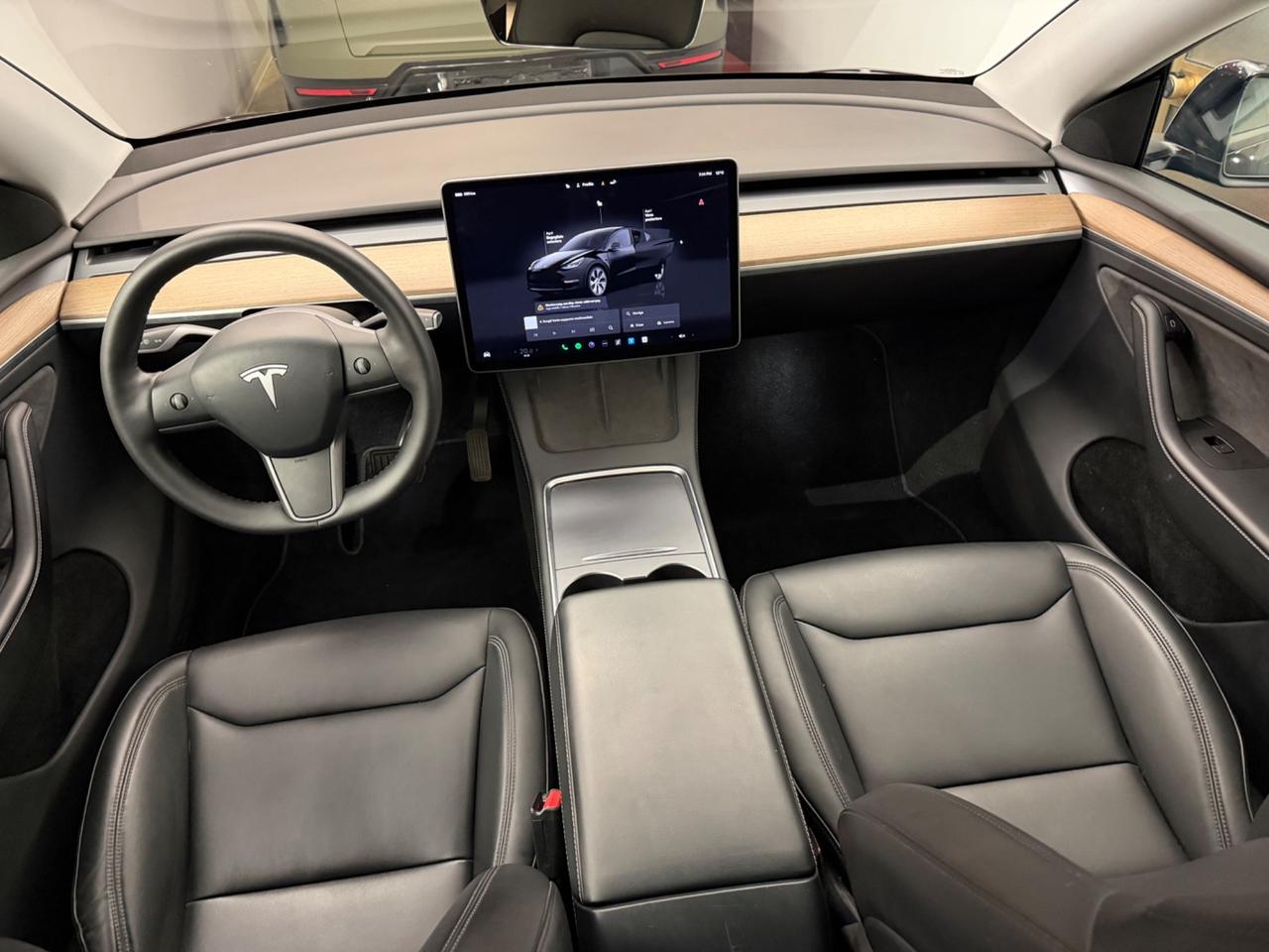 Tesla Model Y RWD Iva esposto