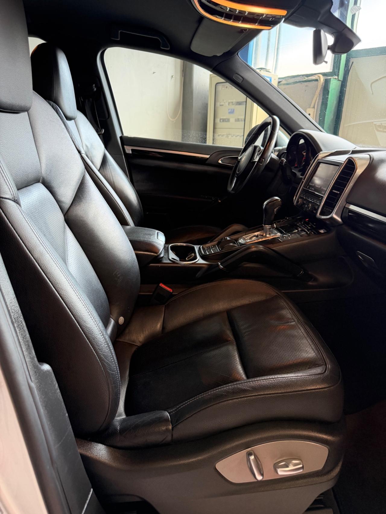 Porsche CAYENNE 3.0 V6 BOSE KMCERT UNICOPR
