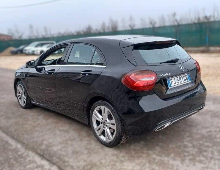 MERCEDES A 180 D SPORT NAVI/LED