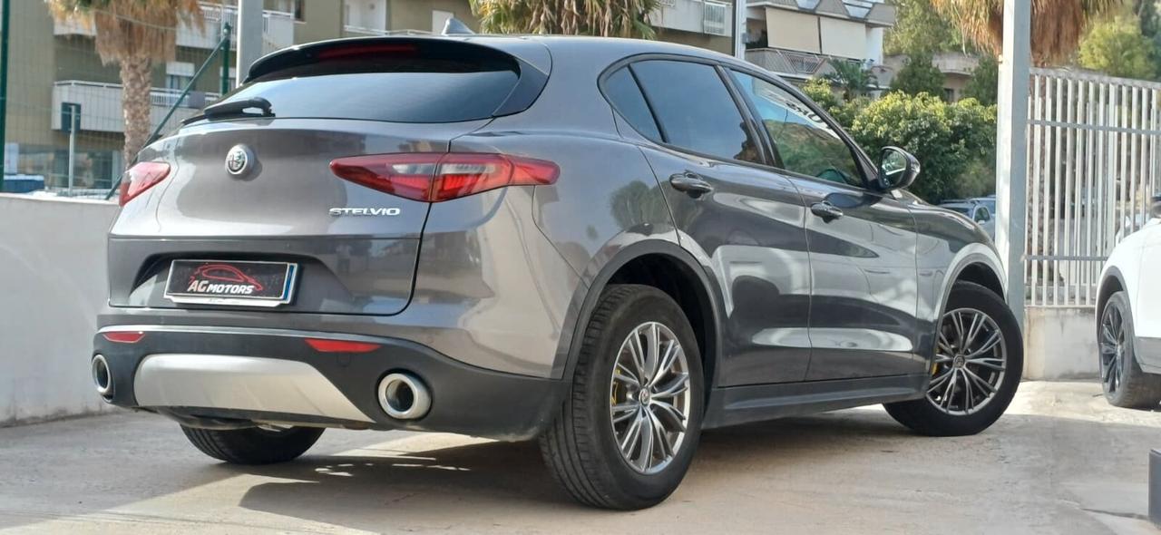 Alfa Romeo Stelvio 2.2 Turbodiesel 160 CV AT8 RWD Business