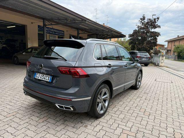 VOLKSWAGEN Tiguan 2.0 TDI 150 CV SCR DSG R-Line PANORAMA