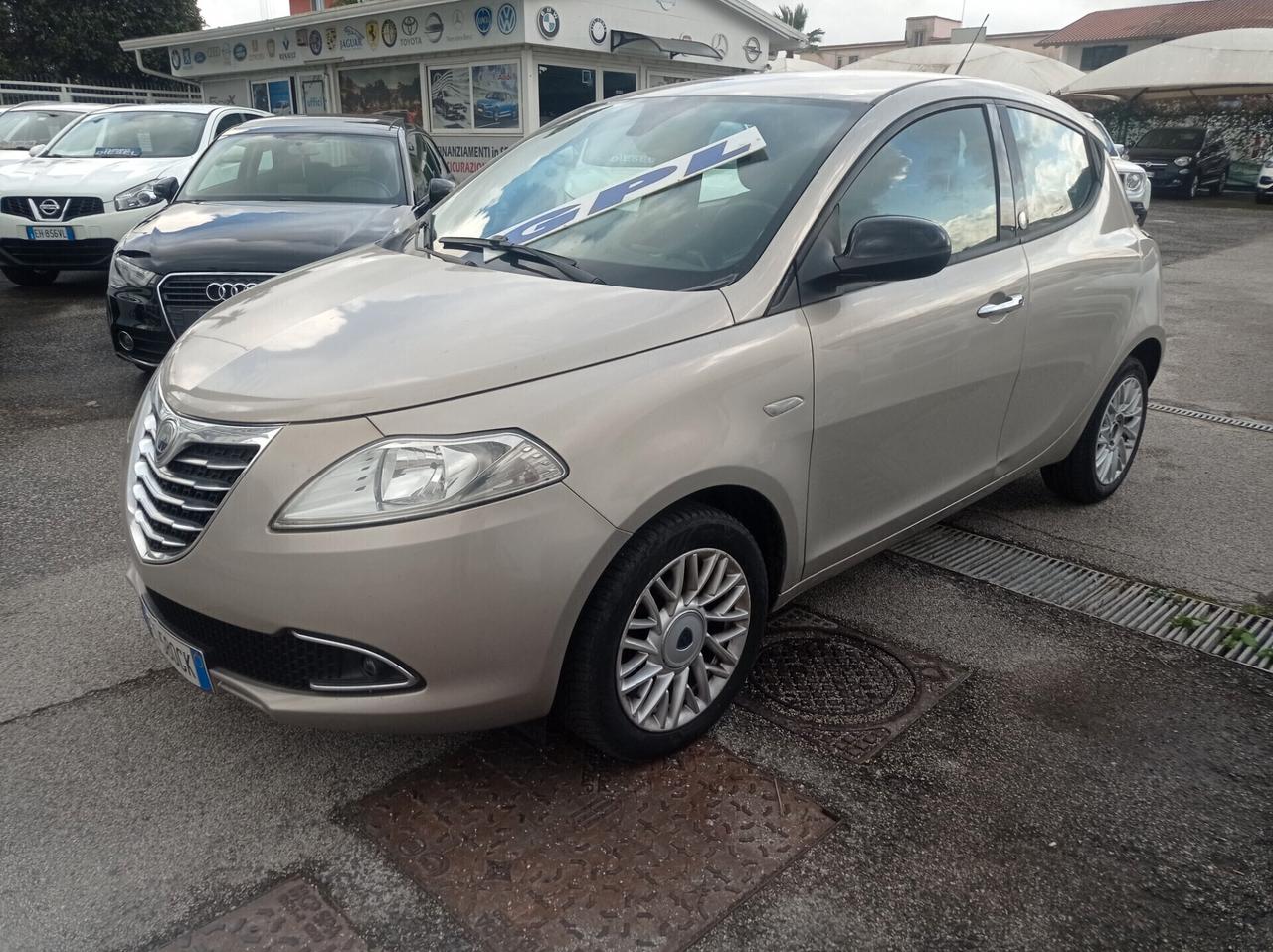 Lancia Ypsilon 1.2 69 CV 5 porte GPL di serie Ecochic Gold