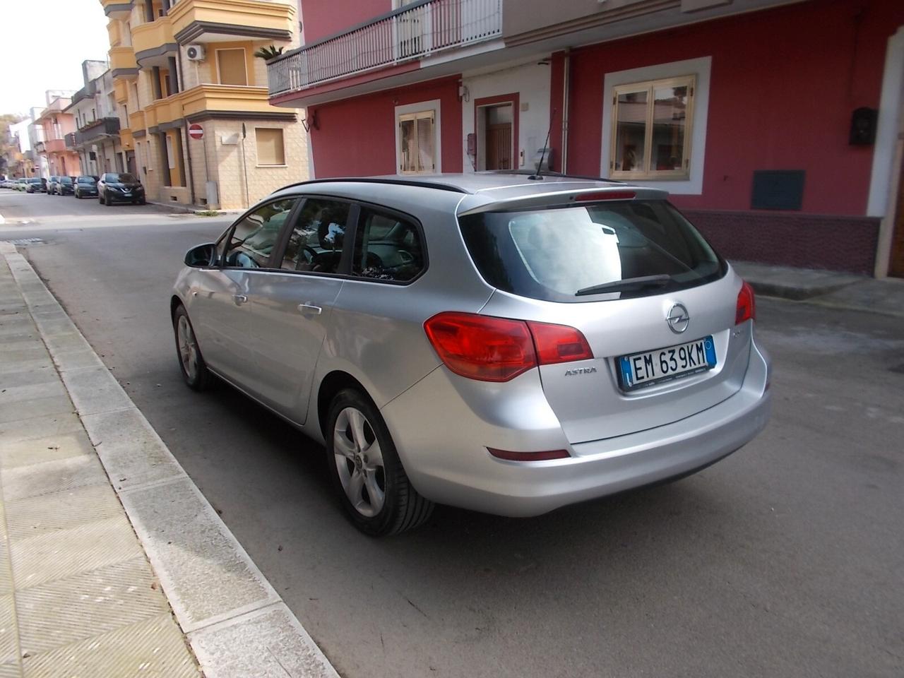 Opel Astra 1.7 CDTI 110CV Sports Tourer Cosmo