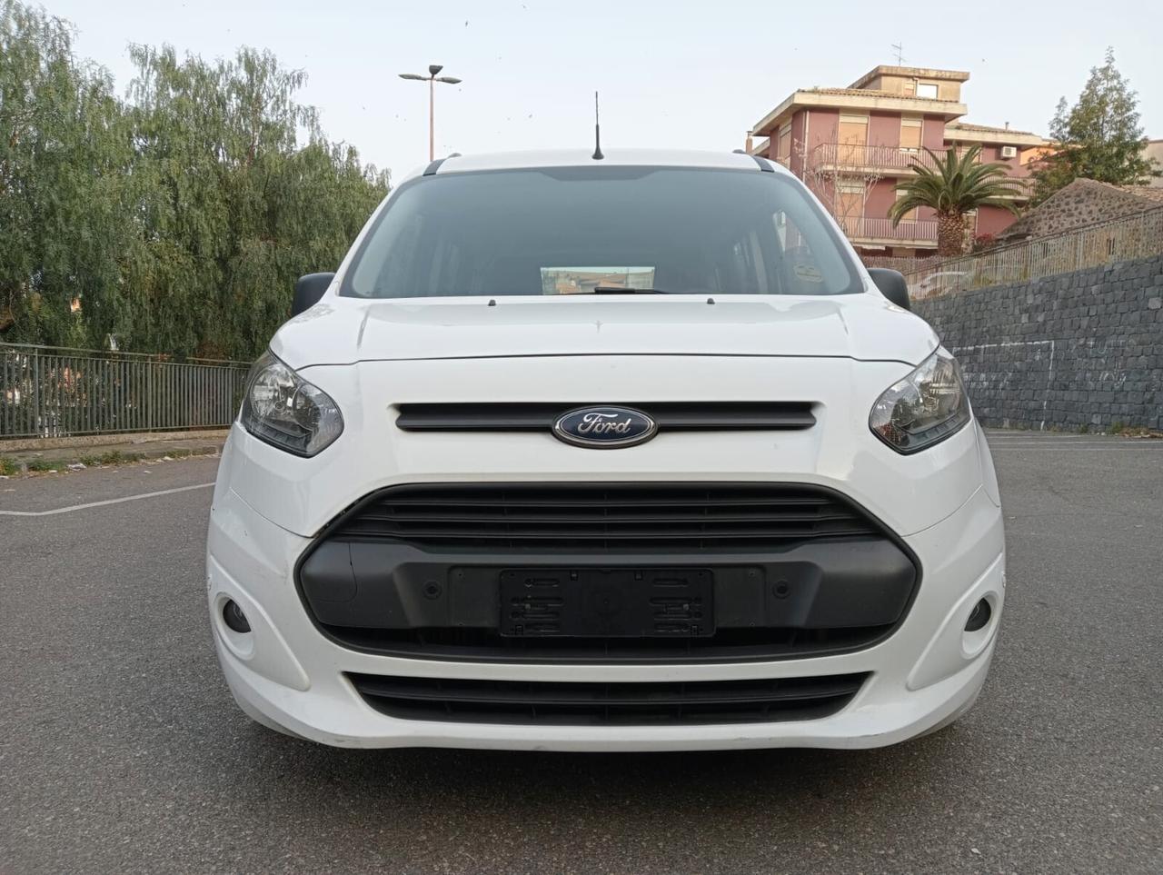 Ford Tourneo Connect Pianale ribassato con rampa disabili in carrozzina