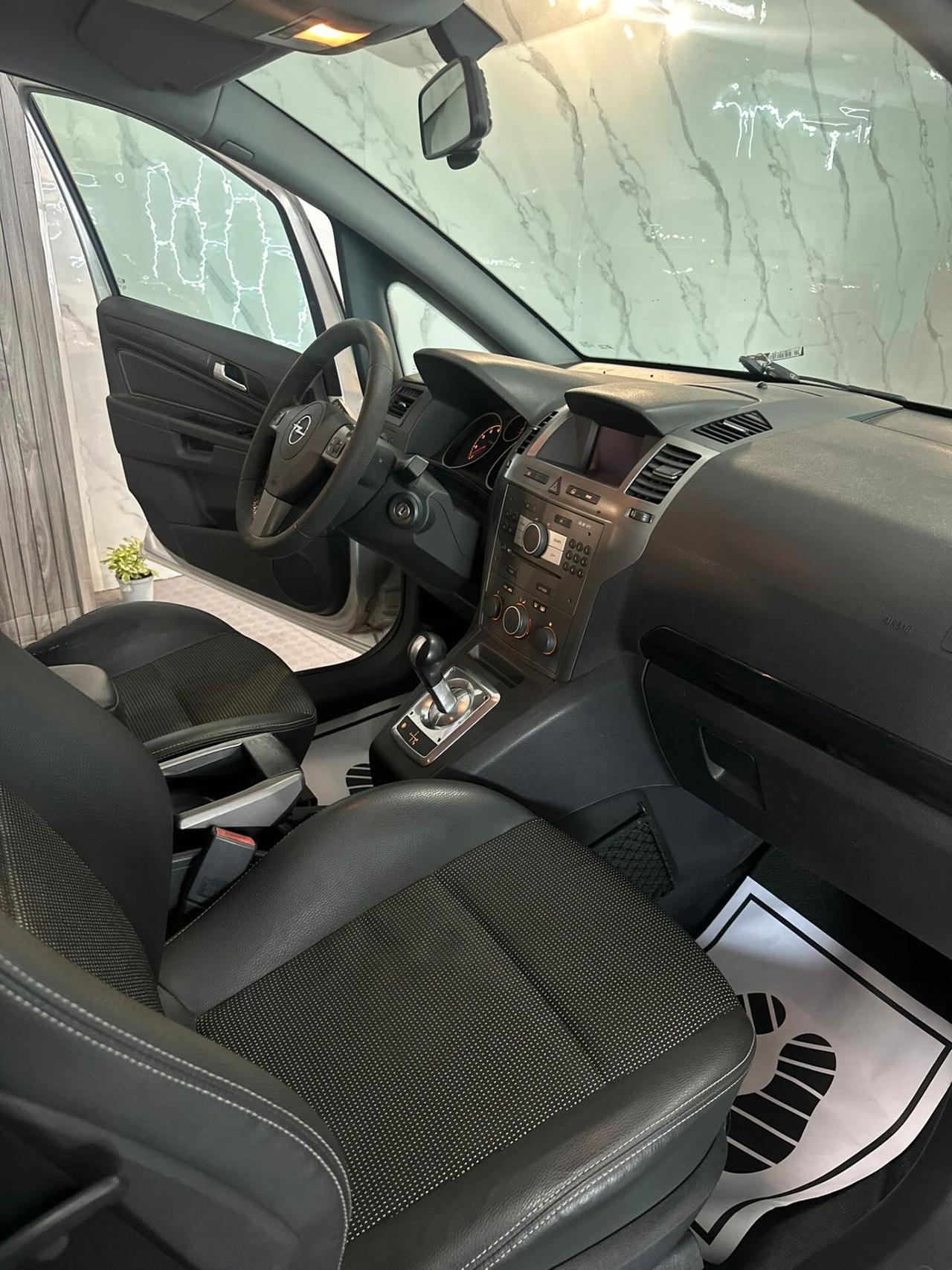 Opel Zafira 1.8 16V VVT Cosmo