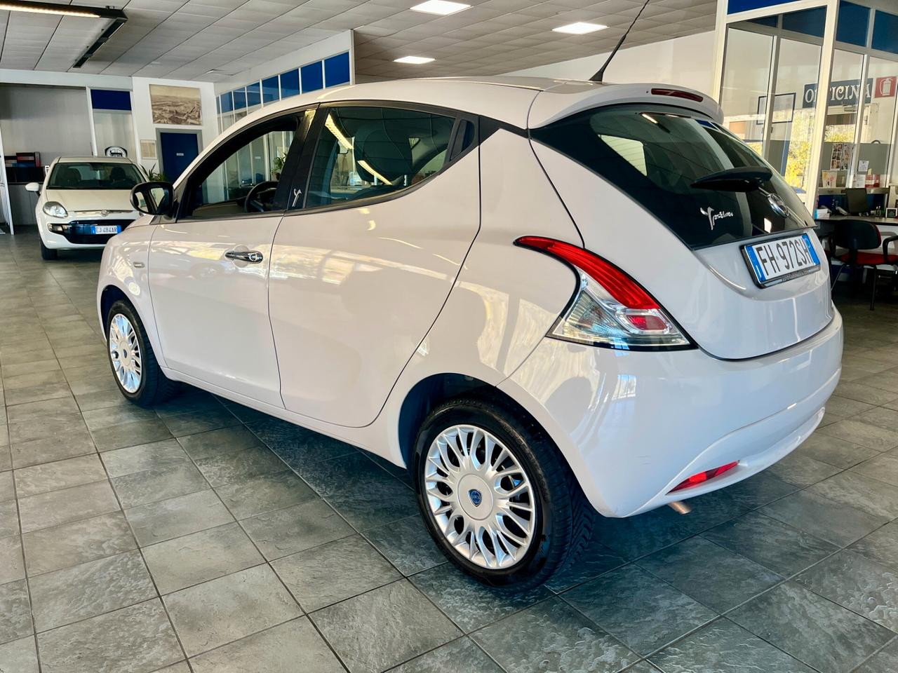 Lancia Ypsilon 1.2 69 CV 5 porte Gold