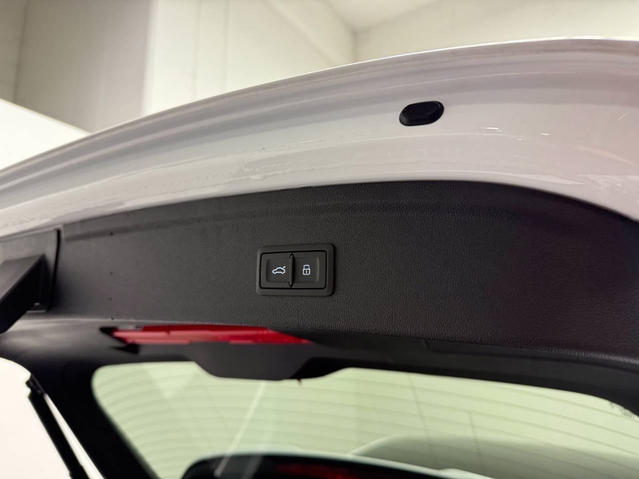 AUDI A3 SPORTBACK 45 TFSIe S-TRONIC S LINE EDITION