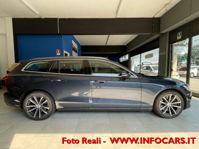 VOLVO V60 B5 AWD Mild Hybrid autom. Momentum Business Pro