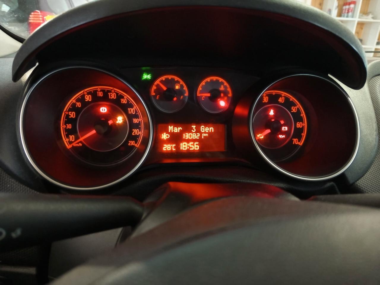 Fiat Punto 1.2 8V 5 porte Street 130 Mila chilometri ok neopatentati Fiat Punto 1.2 8V 5 porte Street 130 Mila chilometri ok neopatentati