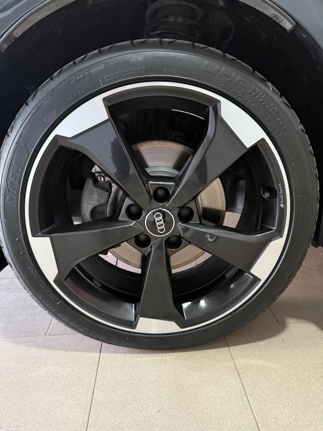 Audi Q2 40 TFSI quattro S tronic Identity Black