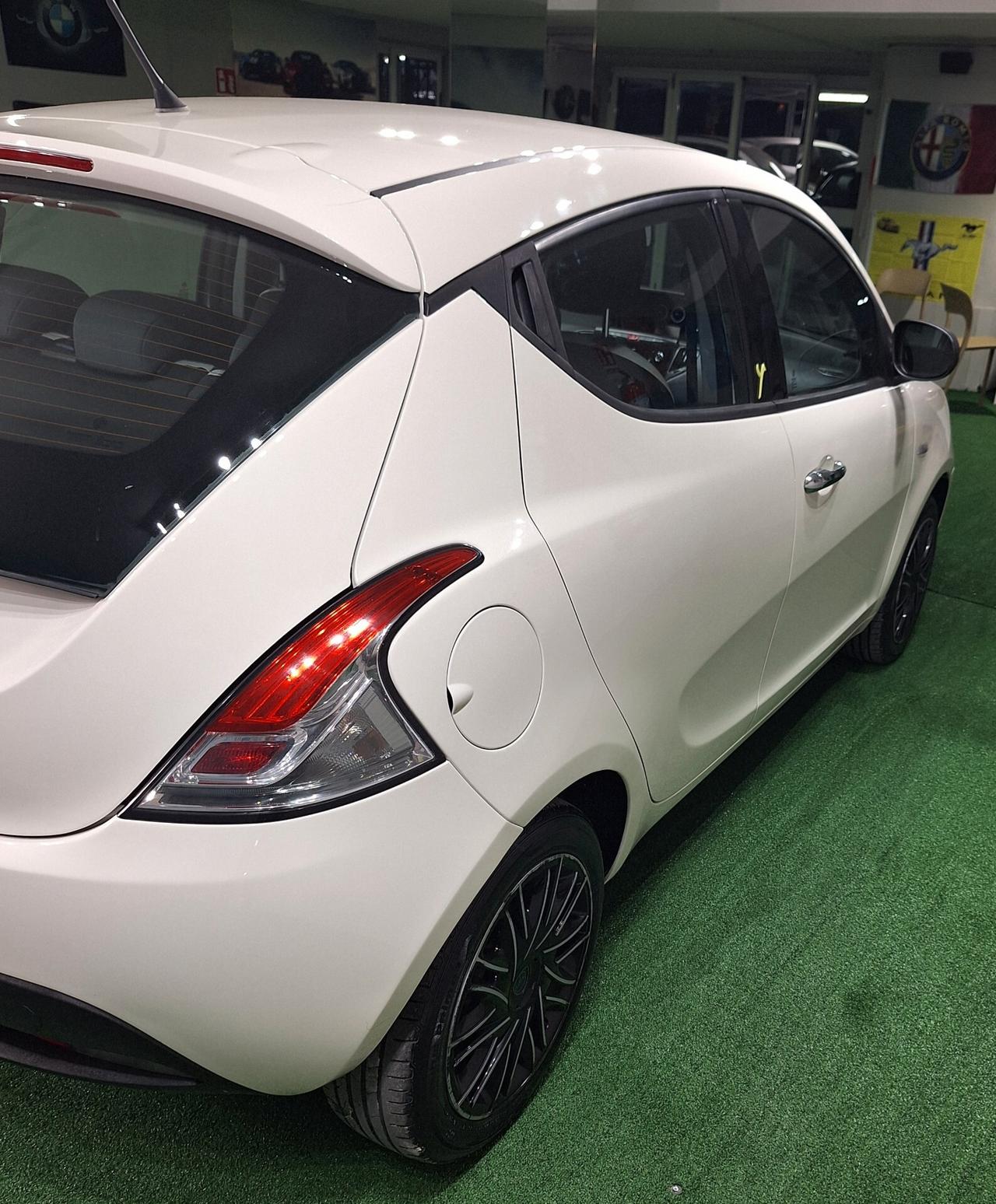 Lancia Ypsilon 1.2 69 CV 5 porte 2015