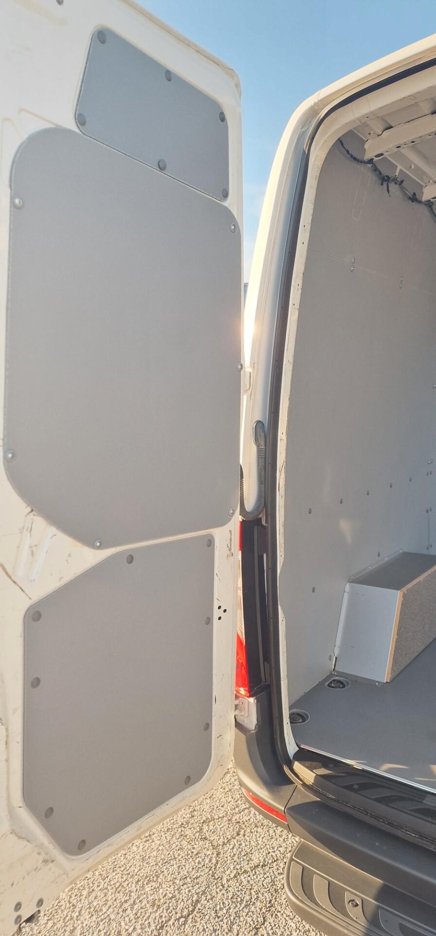 Mercedes Benz Sprinter passo medio tetto alto 150 cv trazione posteriore