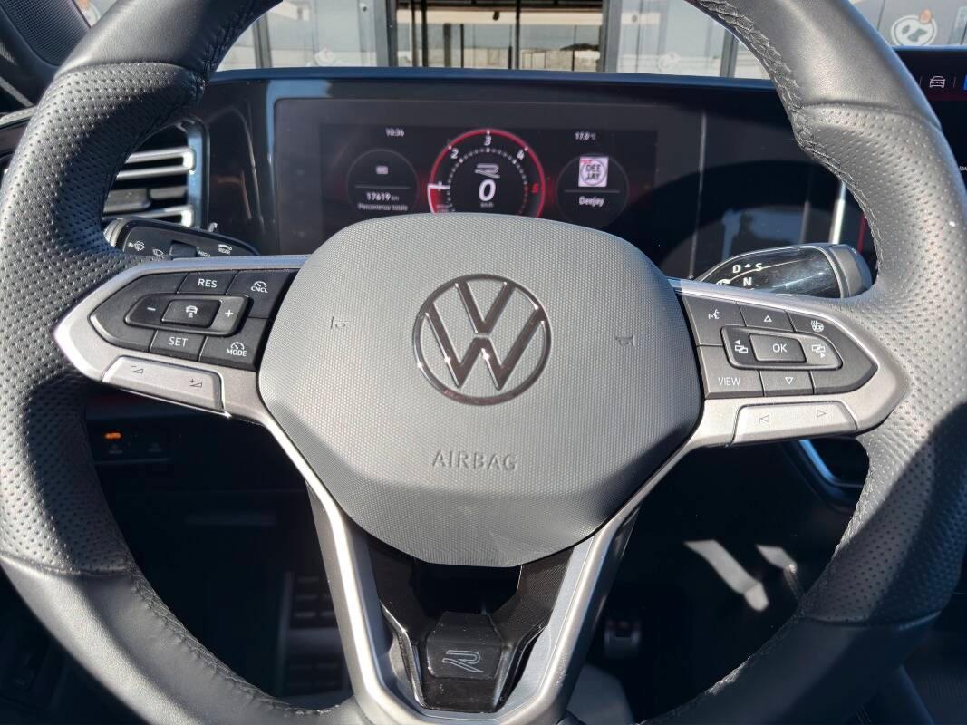 Volkswagen Tiguan 2.0 tdi R-Line 150cv dsg Con NAVIGATORE