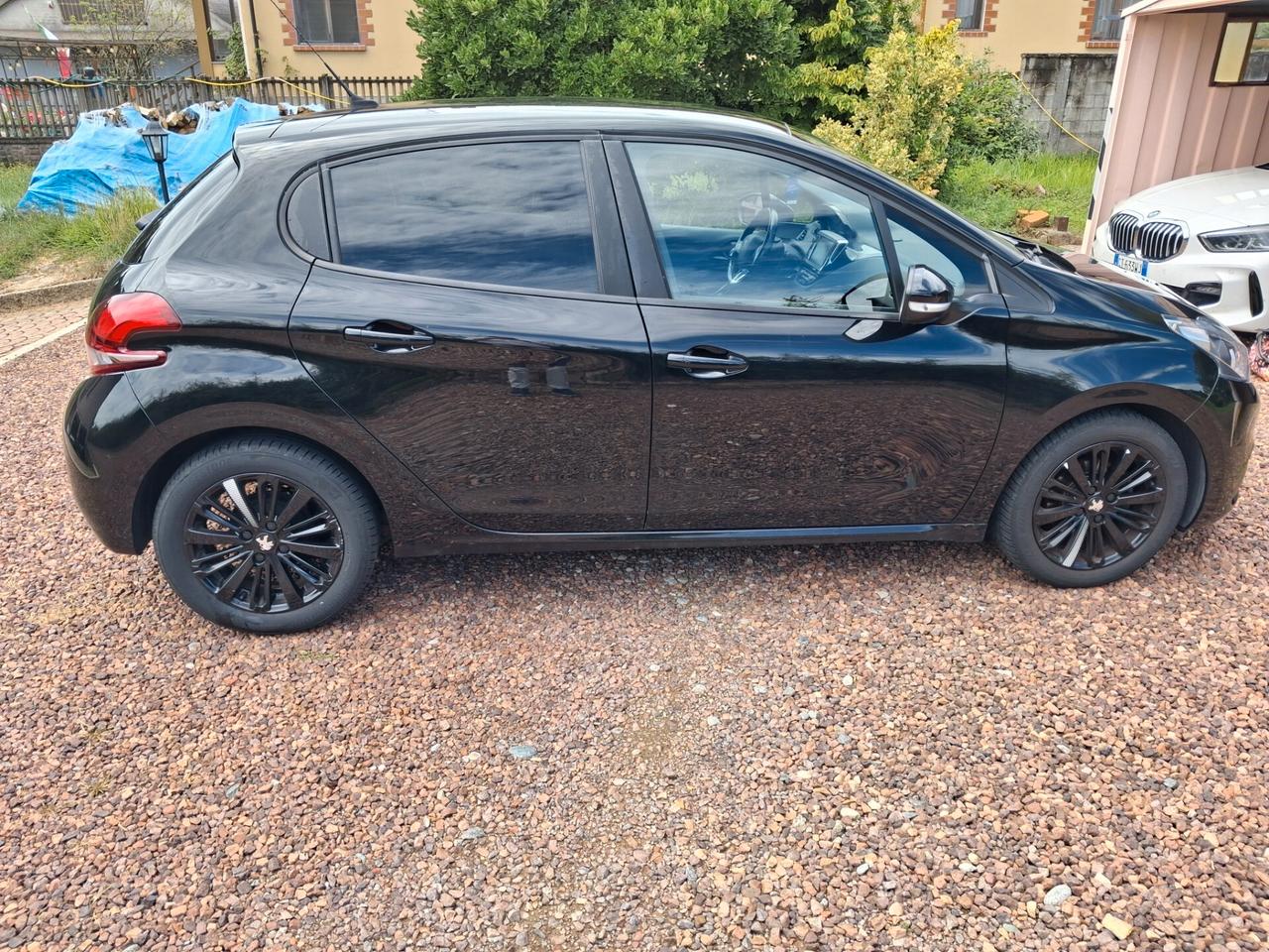 Peugeot 208 BlueHDi 75 5 porte Black Line