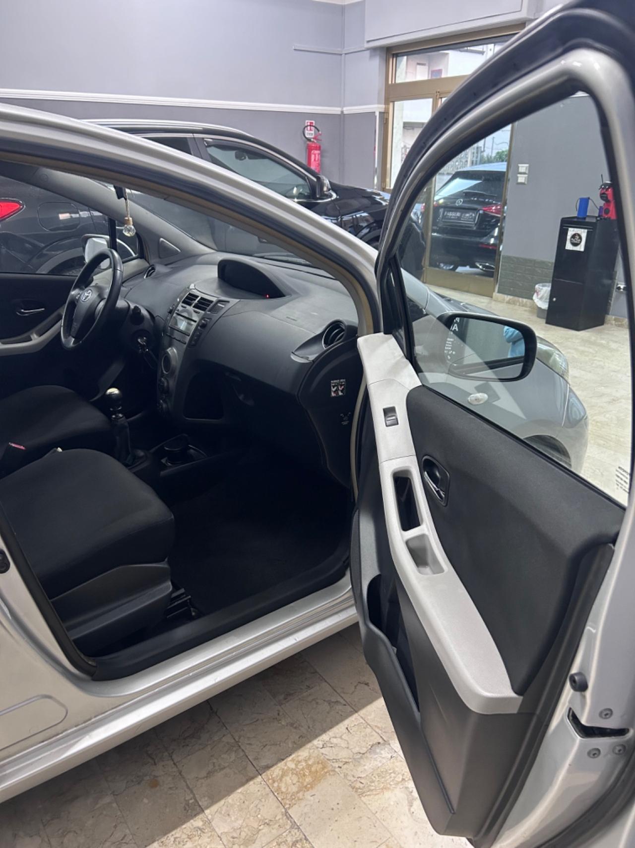 Toyota Yaris 1.4 D-4D DPF 5 porte Sol