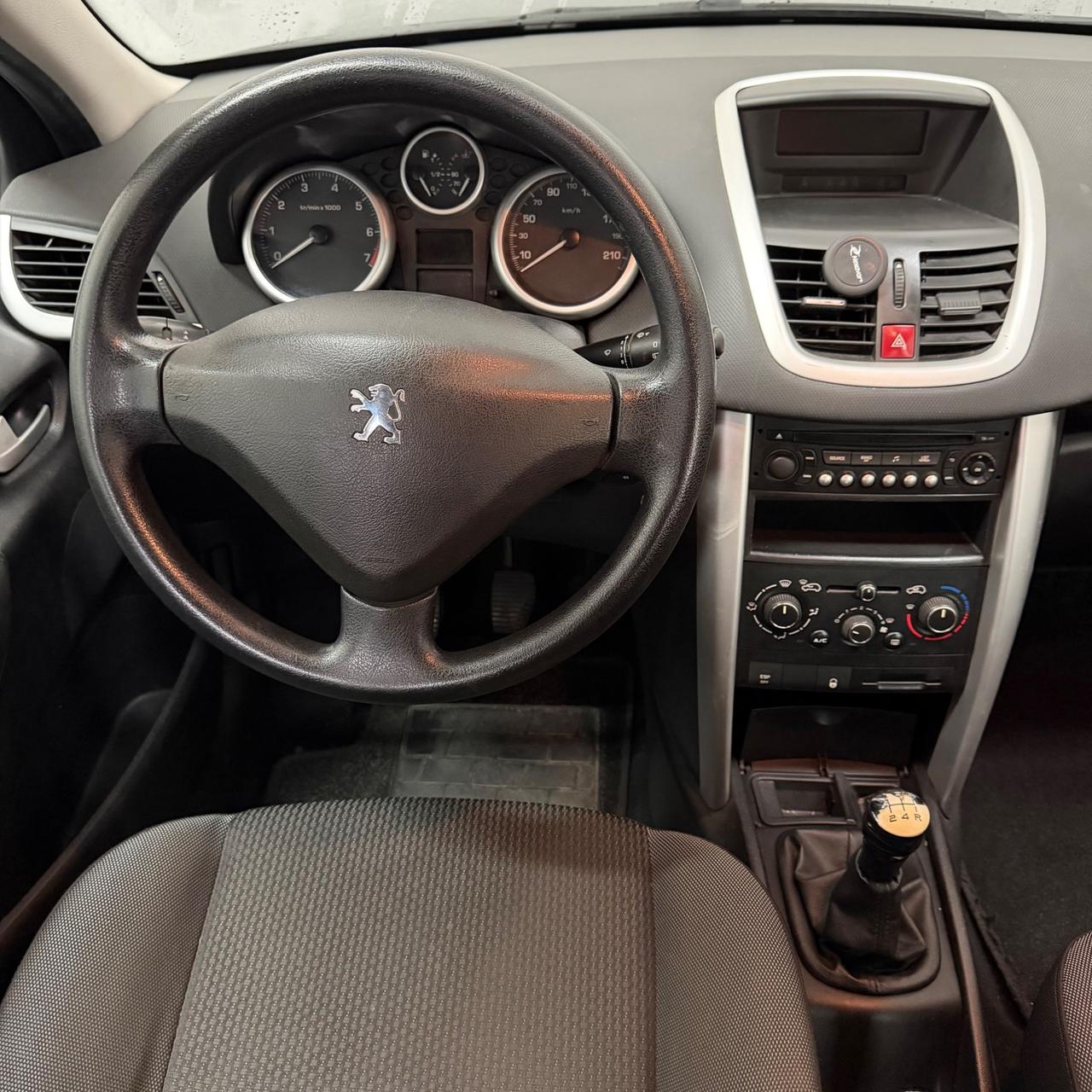 Peugeot 207 1.4 8V 75CV NEOPATENTATI EURO5