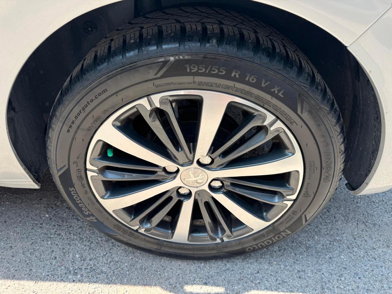 Peugeot 208 PureTech 82 5p. GPL Allure*GPL*NEOPATENTATI
