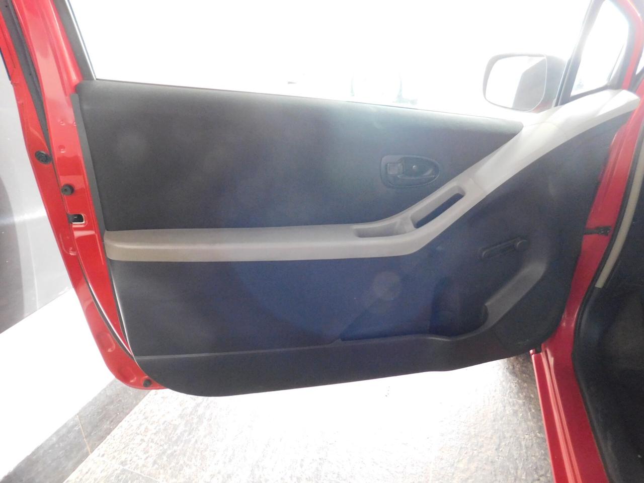 Toyota Yaris 1.0 3 porte