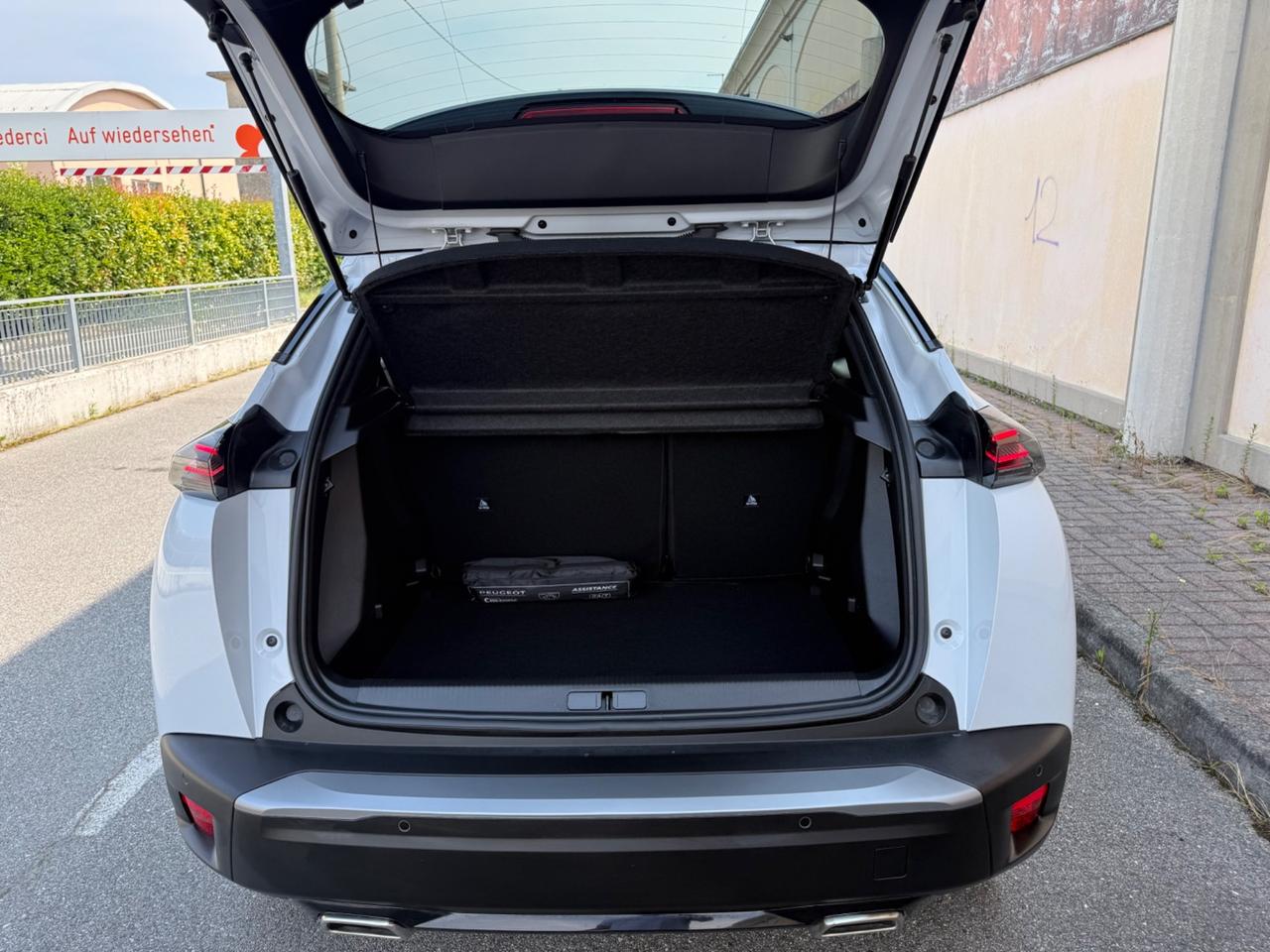 Peugeot 2008 Hybrid 145 e-DCS6 Allure …2025