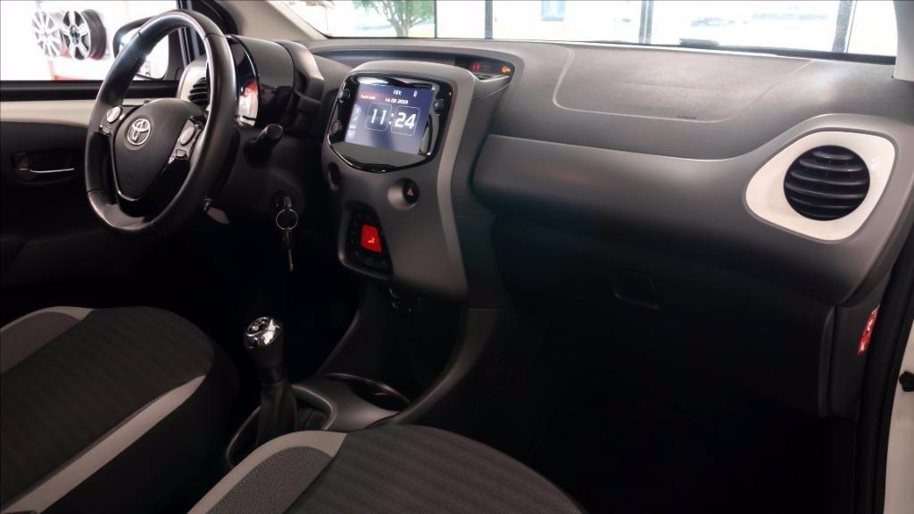 TOYOTA Aygo 5p 1.0 x-play 72cv del 2021