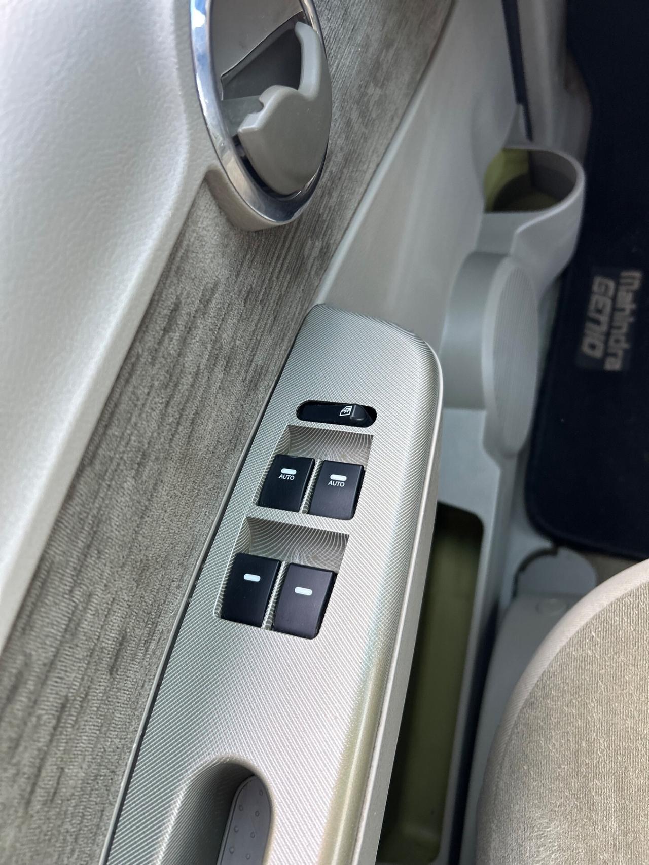 Mahindra Genio 2.2 DC4 N1