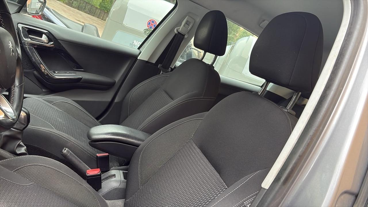 Peugeot 208 PureTech 82-Marciante - CONSUMA OLIO