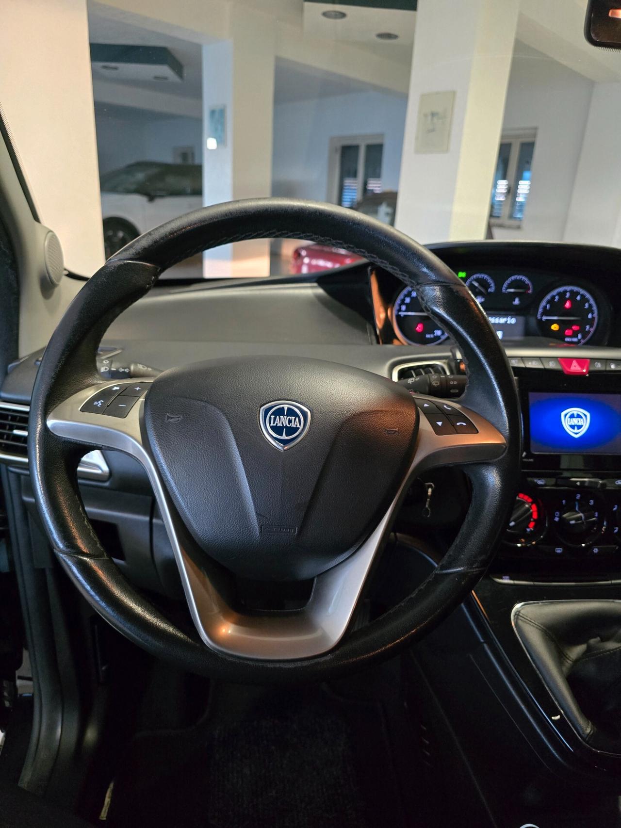 Lancia Ypsilon 0.9 TwinAir 85 CV 5 porte Metano Ecochic Gold