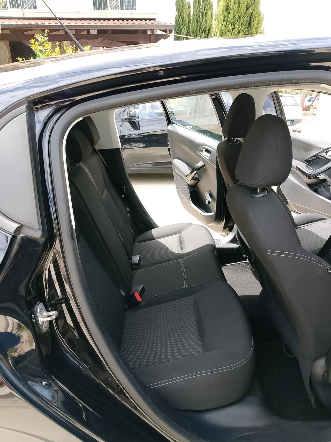 Peugeot 208 BlueHDi 75 5 porte Allure