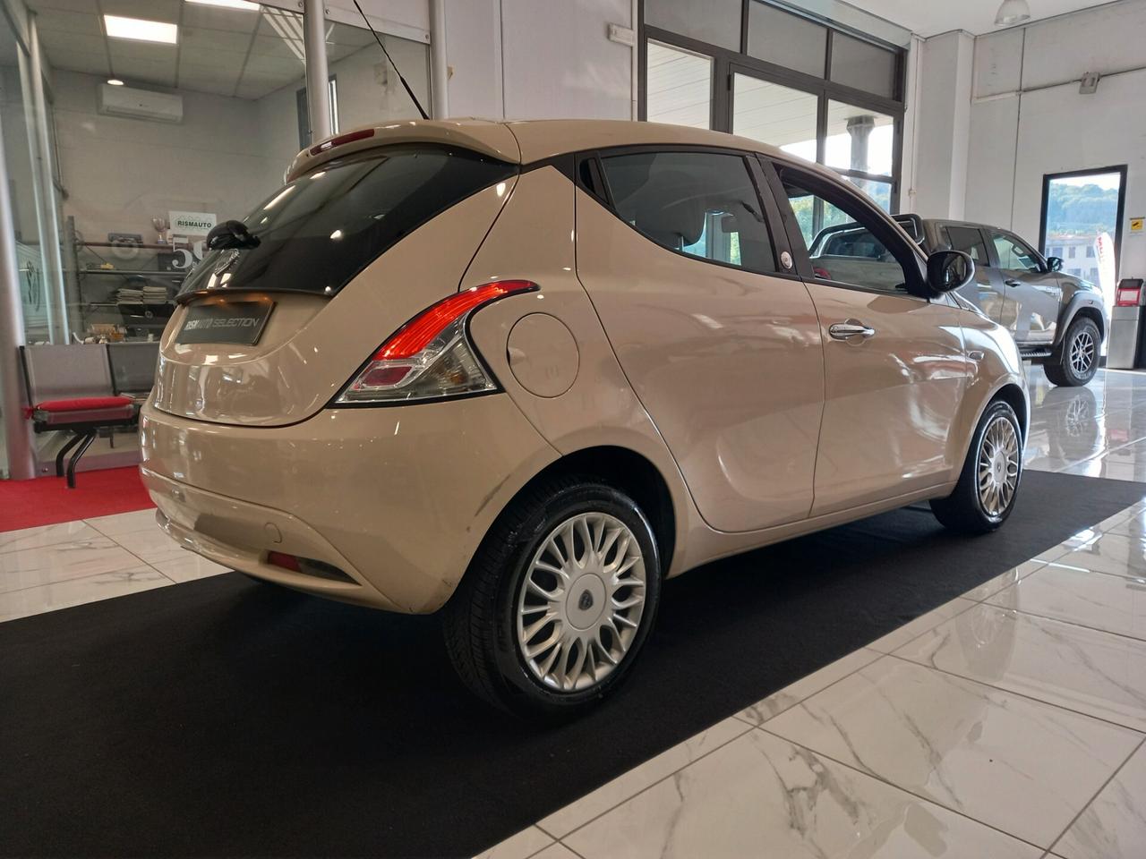 Lancia Ypsilon 1.2 69 CV 5 porte GPL Ecochic Platinum