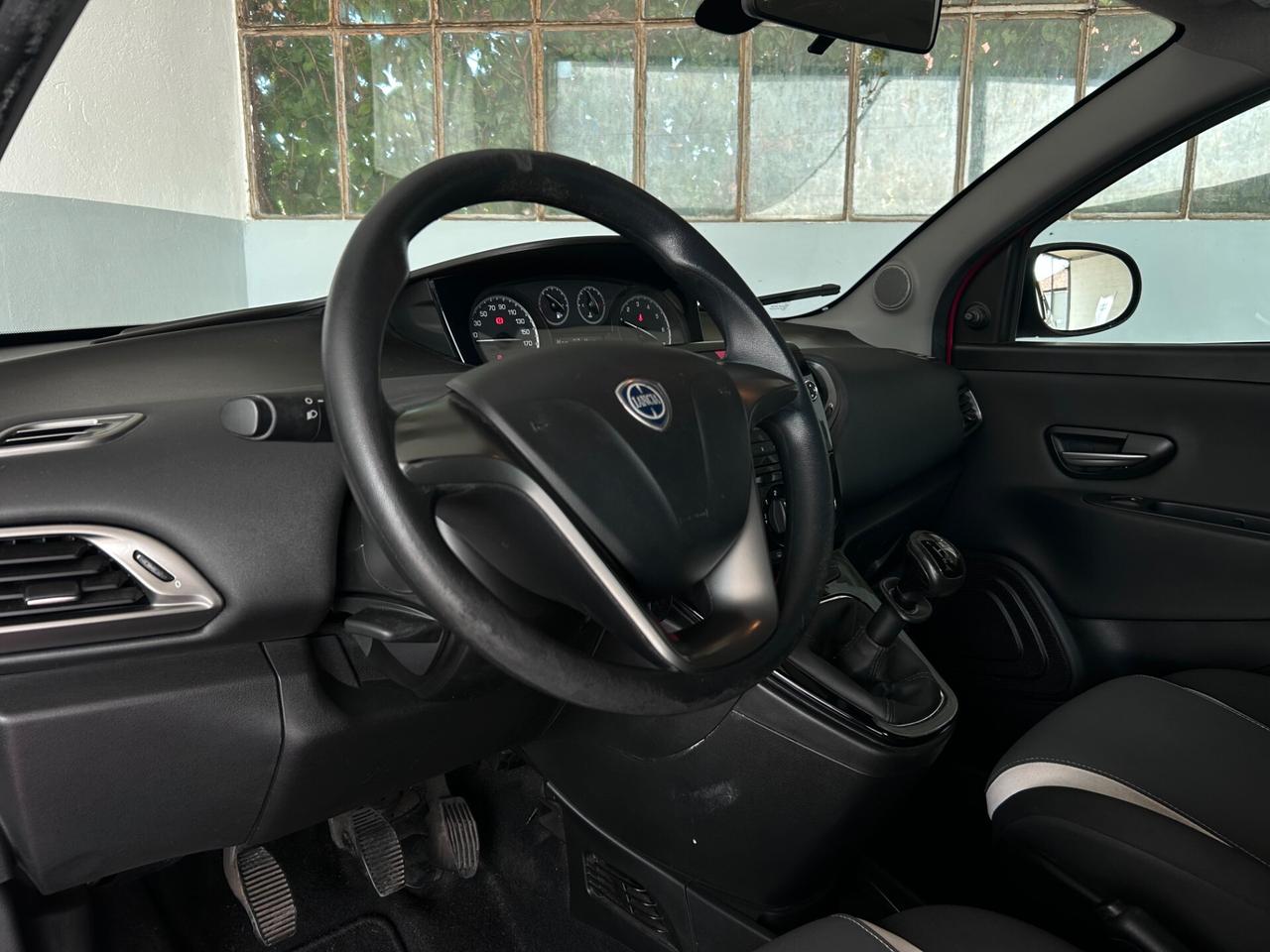 Lancia Ypsilon 1.2 69 CV 5 porte Elefantino