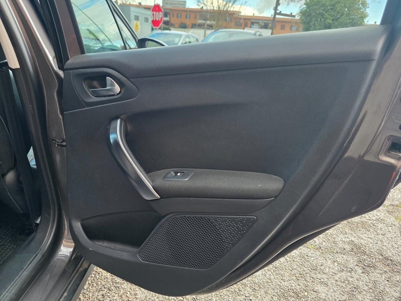 Peugeot 2008 1.6 BlueHDi 100 Allure