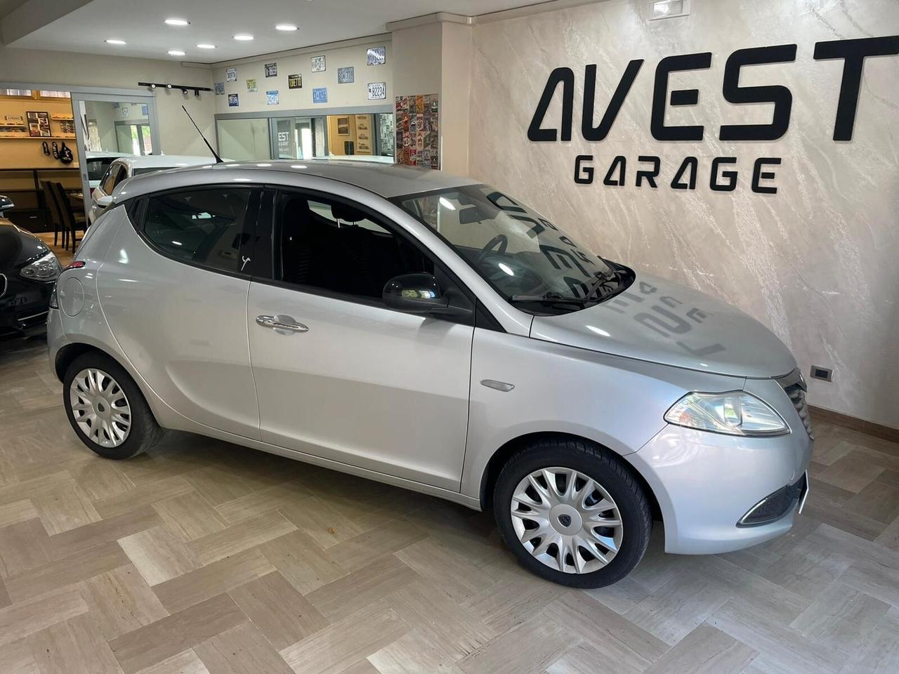 Lancia Ypsilon 1.2 69 CV 5 porte S&S Silver