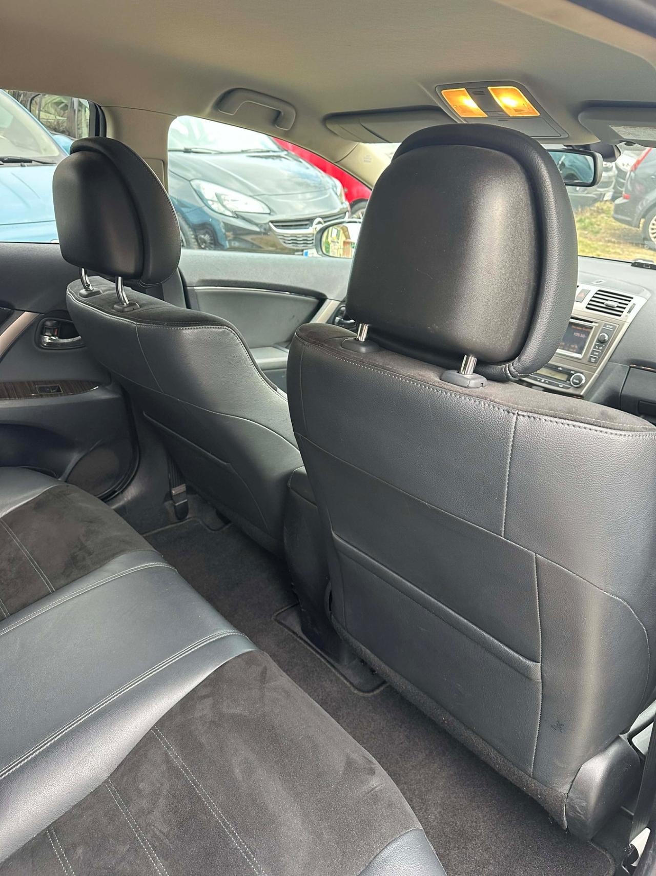 Toyota AVENSIS STYLE UNICOPR KMCERT GARAN