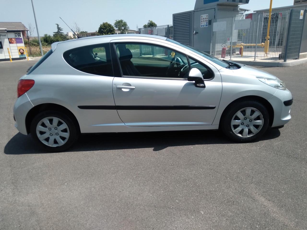 Peugeot 207 1.4 8V 75CV 3p. X Line x neopatentati