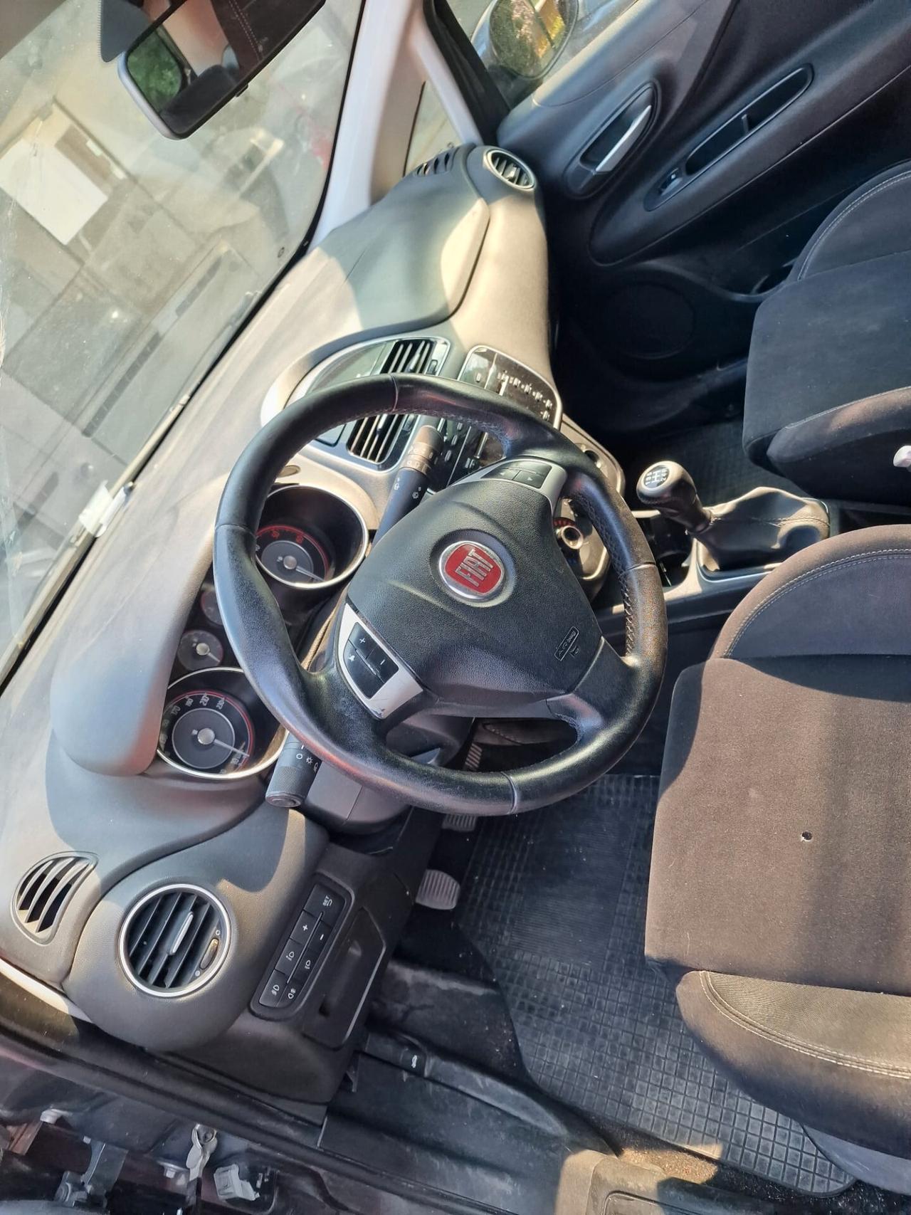 Fiat Punto 1.3 MJT II 75 CV 5 porte Lounge AUTO DESTINATA A COMMERCIANTI E OPERATORI DEL SETTORE